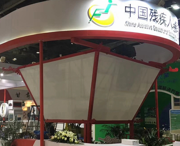 ͶӰ�C(j��)�ں���չ��(hu��)��չ��S��